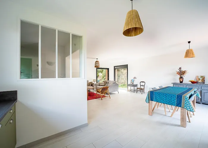 Maison - Grand Jardin Piscine Privee *